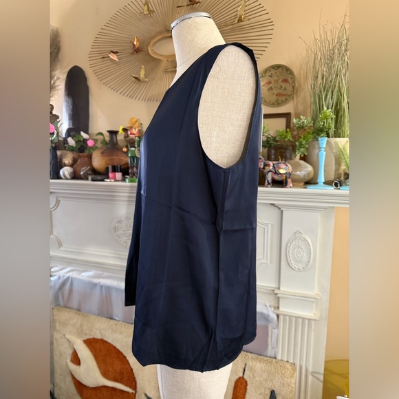 Quince Washable Stretch Silk Shell Tank in Navy M - Picture 9 of 13